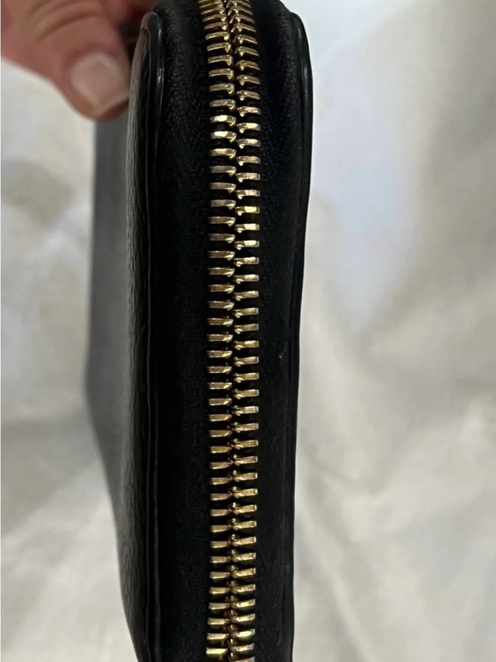 BLACK GUCCI GG
MARMONT ZIP AROUND
WALLET - Picture 6 of 9